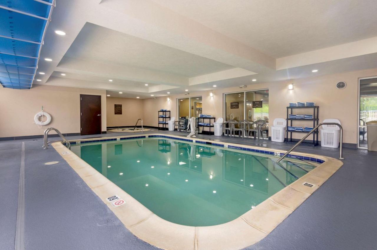 Comfort Inn & Suites Hillsville I-77 Esterno foto