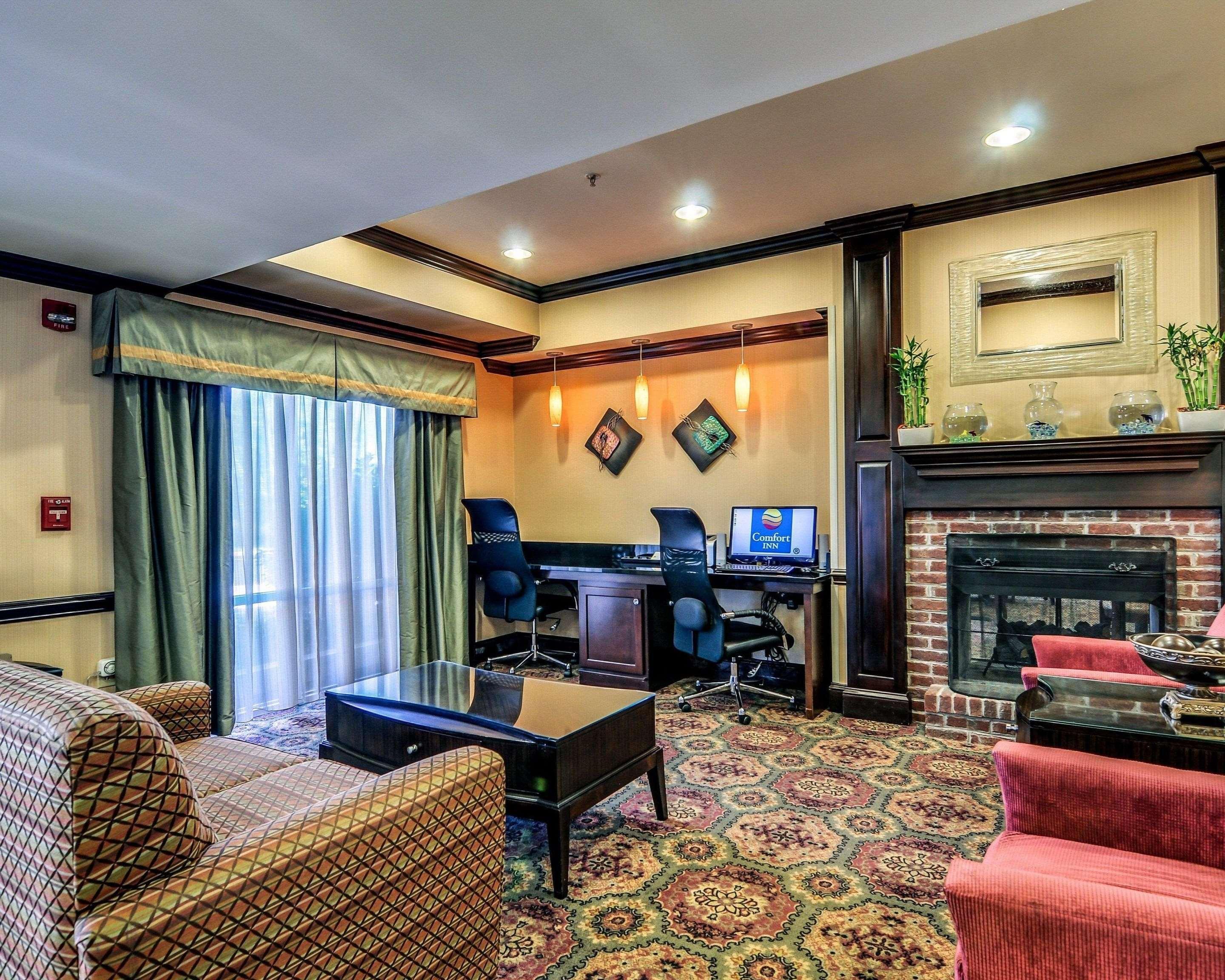 Comfort Inn & Suites Hillsville I-77 Esterno foto